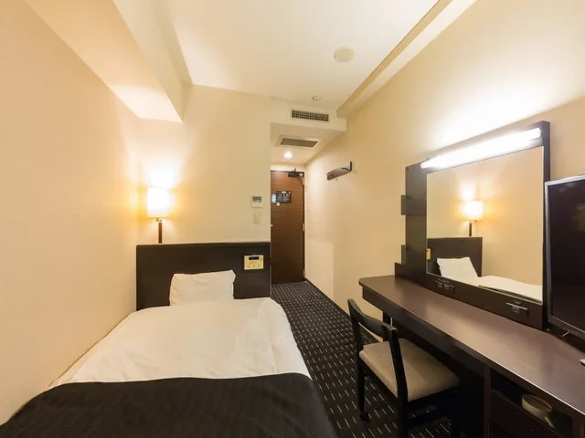 غرفة مفردة بسرير فردي في المبنى الرئيسي للمدخنين، Apa Villa Hotel Tsubamesanjo-Ekimae 2/6