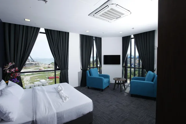 جناح، WE Hotel 2/3