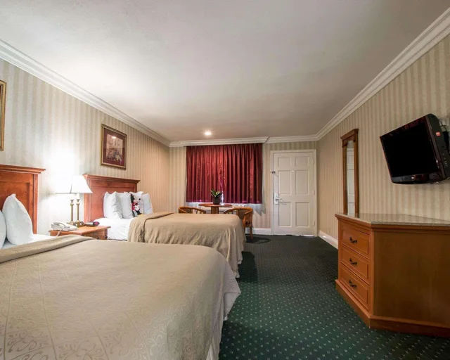 غرفة بسريرين كوين لذوي الإعاقة، Quality Inn Suites Anaheim Maingate 2/4