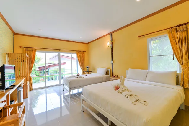 غرفة عائلية بسرير مزدوج بإطلالة على المسبح، Theerama Cottage Resort 1/1