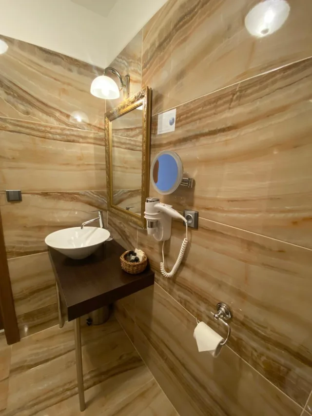 غرفة بسرير كينج بشرفة، Parkhotel Brno 5/6