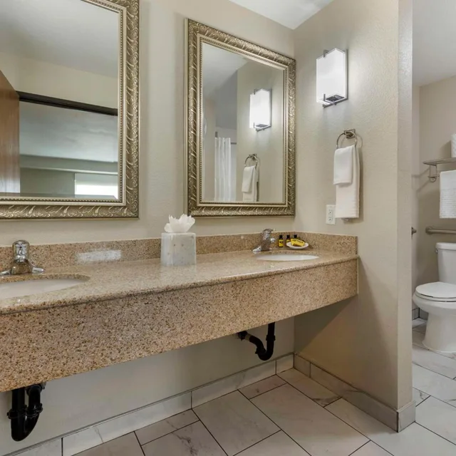 غرفة بسرير كوين، Best Western Plus Henderson Hotel 3/5