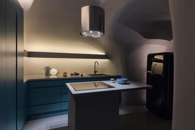 Interior, Villa, Twin Beds, King Bed, Sunset View, Outdoor Jetted Tub, Sofa, Indoor Jetted Tub، Kivotos Santorini 3/3