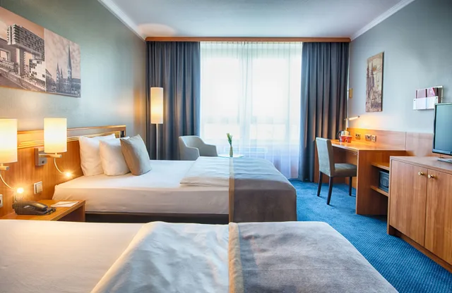 غرفة سوبيريور بسرير مزدوج وسريرين منفصلين، LEONARDO HOTEL KOLN BONN AIRPORT 5/10