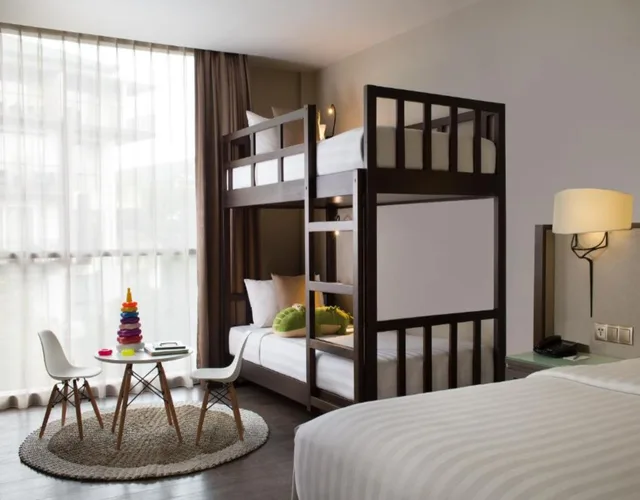 غرفة عائلية بسرير كينج وسرير بطابقين، MERCURE BALI LEGIAN 3/8