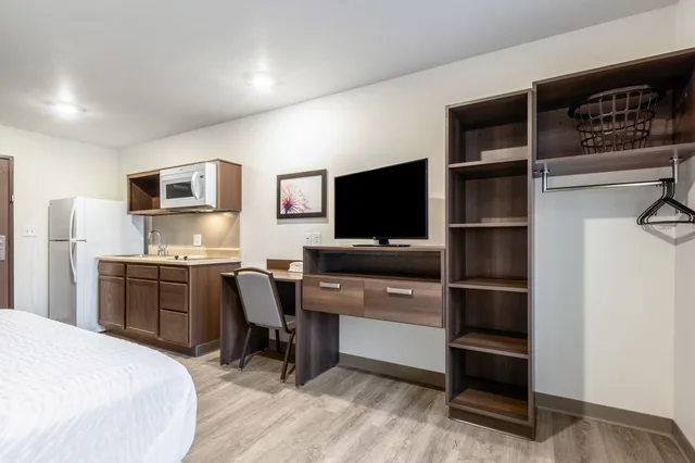 غرفة قياسية بسرير كينج، WoodSpring Suites Chicago Midway 4/6