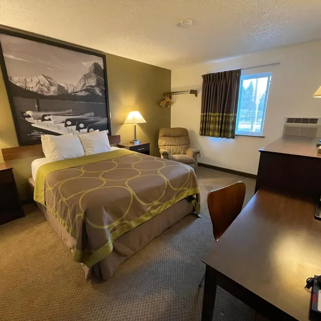 Room, Queen Bed, Studio 1 Hotel and Extended Stay Missoula 3/10