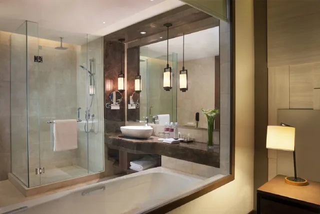 جناح جونيور بسرير كينج مع دخول صالة النادي، Crowne Plaza Bandung 3/3