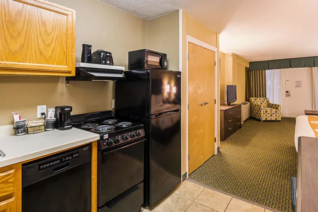 Exterior, Atrium, 2 Queen Beds, Sofa, Kitchenette، Quality Inn Oceanfront Ocean City 5/6