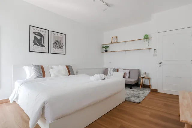 Room, Queen Bed, Sofa, Link Mansion 1/1