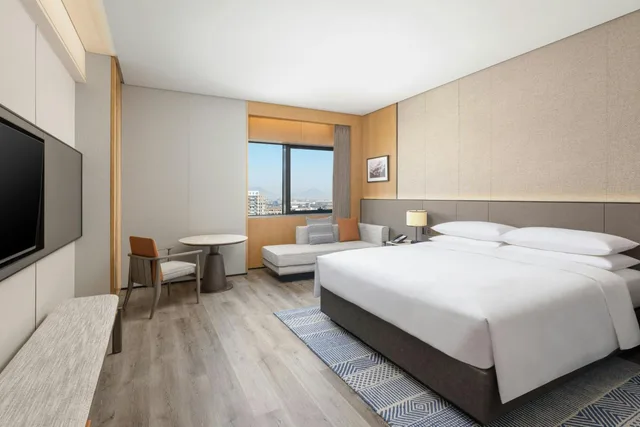 Suite, King Bed, Mountain View, Club Floor، Sheraton Pujiang 2/5