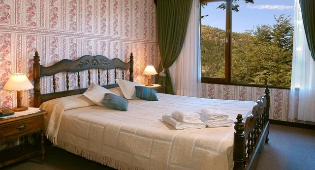 غرفة قياسية بسريرين منفصلين بإطلالة على البحيرة، Hosteria El Condado 3/7