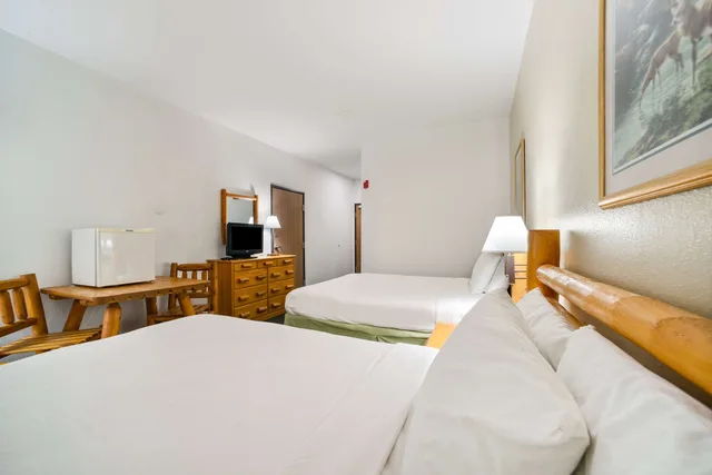 Basic, 2 Queen Beds, Accessible, Knights Inn New Florence 7/10