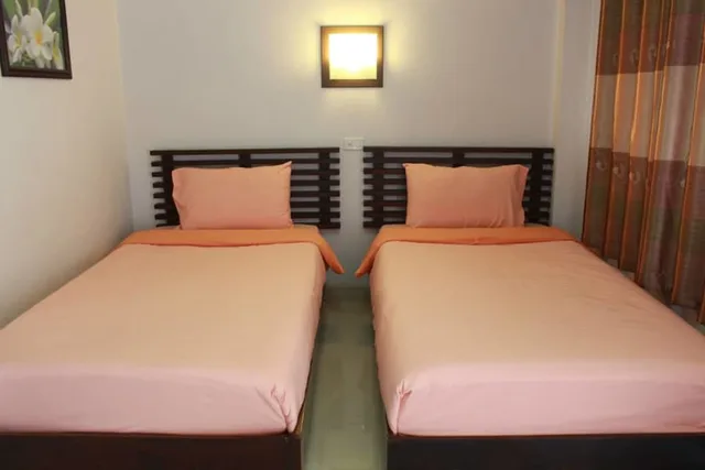 غرفة بسريرين منفصلين، Pornkasem House 2/3