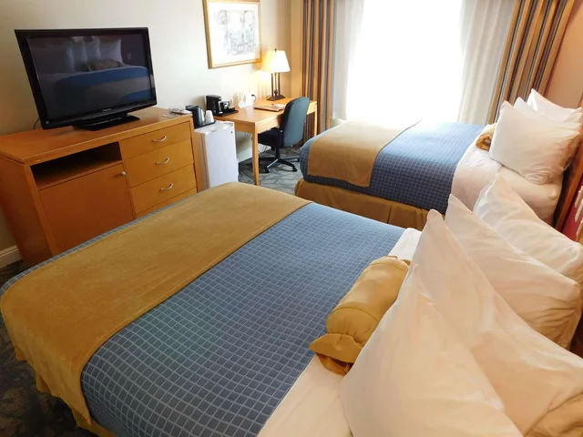 غرفة بسريرين كوين، Best Western Plus Anaheim Orange County Hotel 2/2
