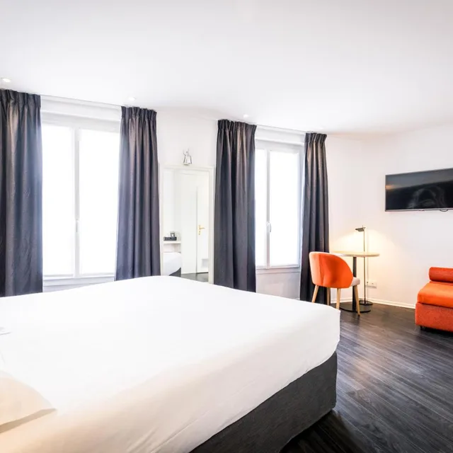 غرفة ثلاثية مع أريكة، Hotel Montparnasse Saint Germain 1/5