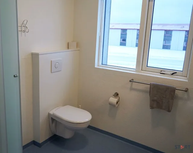 غرفة بسريرين منفصلين بحمام خاص، START HOSTEL 8/10