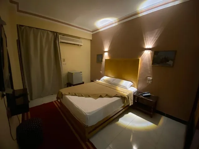 غرفة كومفورت بسريرين منفصلين بإطلالة على المدينة بشرفة، Shady Hotel 10/10