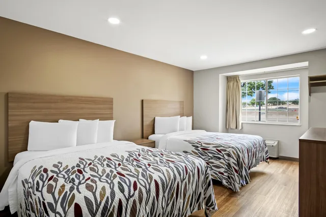 غرفة ديلوكس بسريرين كوين لذوي الإعاقة، Regency Inn & Suites DFW 2/6