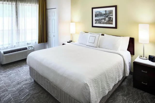 جناح بسرير كينج، SpringHill Suites Milford 1/3