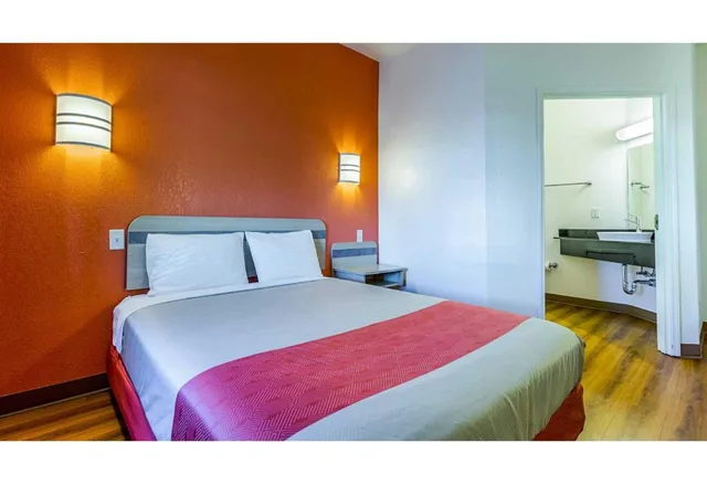 1 Queen Bed - ADA/RI Shower/Non-Smoking، Motel6 Beatty, NV - Death Valley 8/10