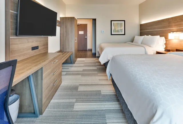 Standard, 2 Queen Beds, Holiday Inn Express And Suites Plano East 2/5