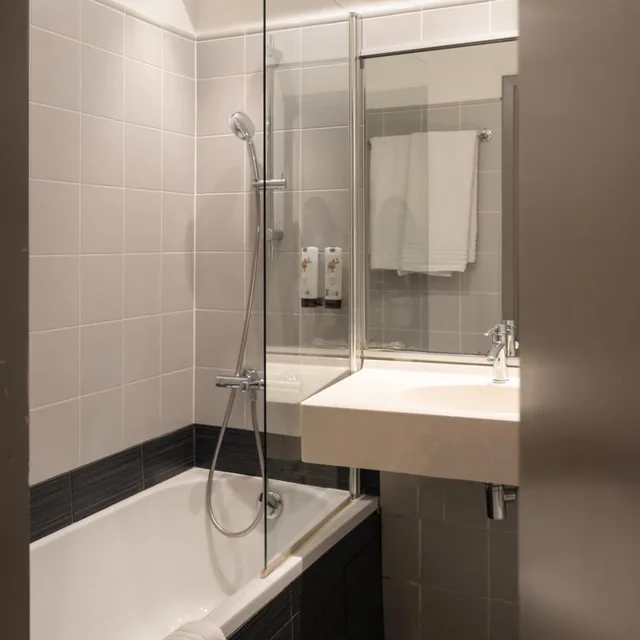 غرفة قياسية بسرير مزدوج أو سريرين منفصلين، New Hotel Charlemagne 5/7