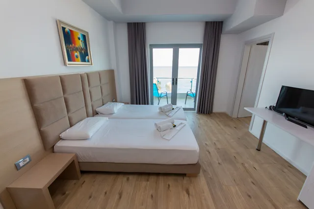 2 Bedrooms, Family, Queen and Twin Beds, Sea View, Balcony, Hotel Saranda Palace 5/10