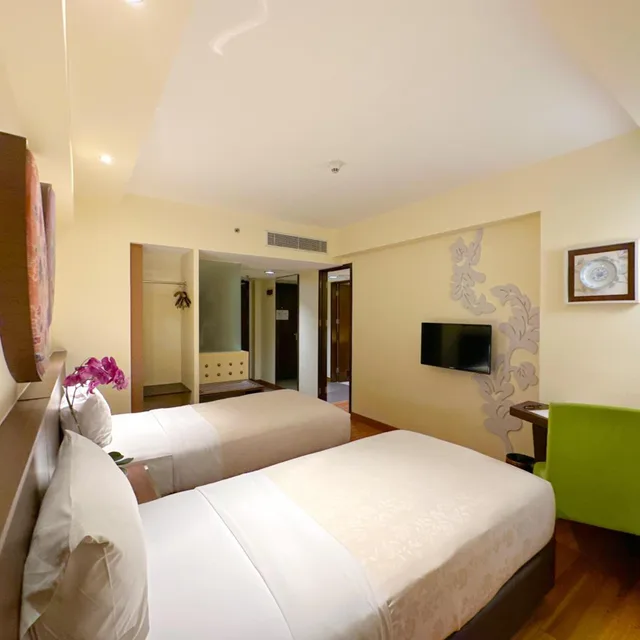 غرفة متصلة ديلوكس بسرير مزدوج وسريرين منفصلين، The Atanaya Hotel Bali 9/10