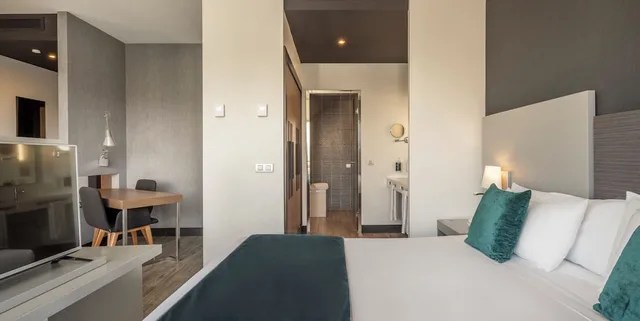 غرفة سوبيريور بسرير مزدوج بشرفة، Hotel Ilunion Atrium 9/10