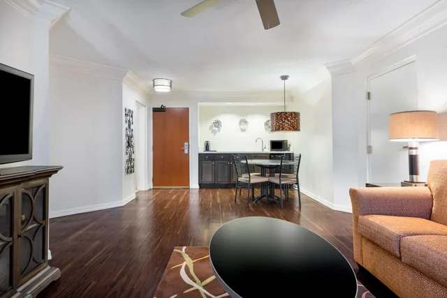 جناح بسرير كوين بغرفة نوم واحدة، Holiday Inn Ft. Lauderdale-Airport 1/1