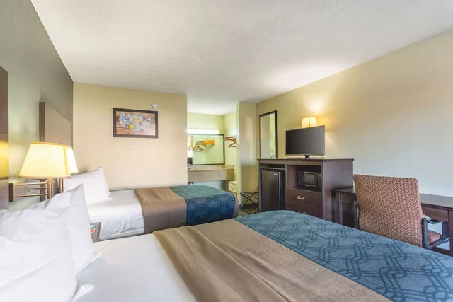غرفة بسريرين مزدوجين للمدخنين لذوي الإعاقة، Econo Lodge & Suites Clarksville near Governors Square Mall 2/5