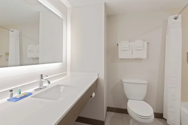 غرفة قياسية بسريرين كوين بحوض استحمام، Holiday Inn Express Hotel & Suites Largo-Clearwater 4/5