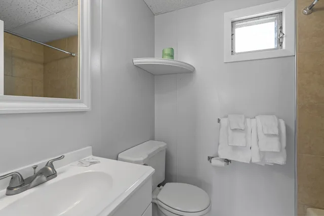 Room, 2 Double Beds, Kitchenette, Mt Royal Motel 3/3