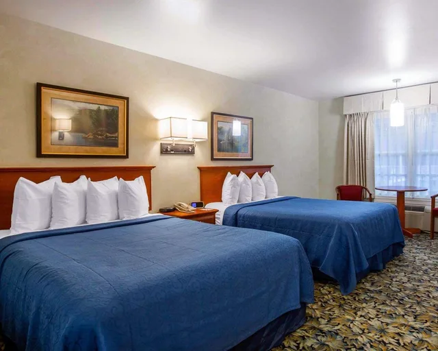 غرفة بسرير كينج، Quality Inn Lake George 2/3