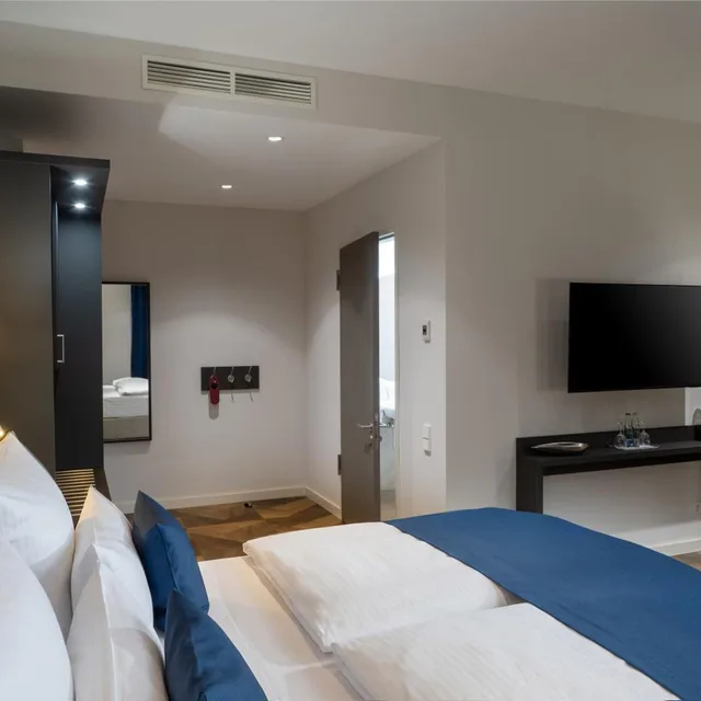 غرفة بسرير مزدوج لذوي الإعاقة، Hotel Aquino Berlin 1/4