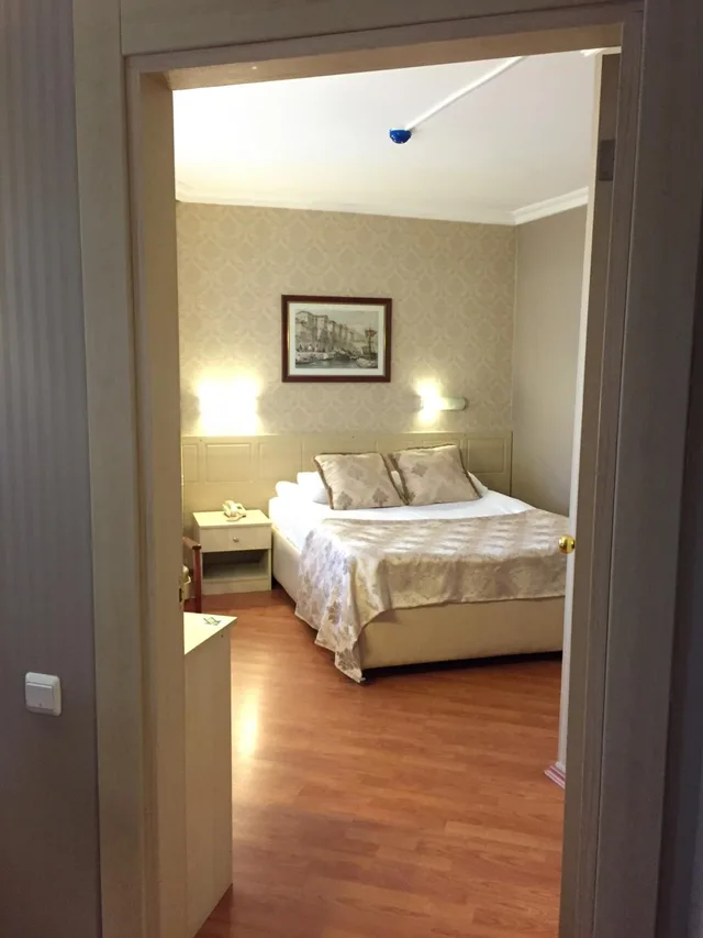 جناح، ARTAN OTEL 6/10