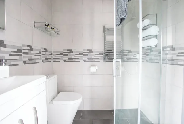 Tower, Executive, Suite, King Bed، Mount Edgcombe Guest House 2/2