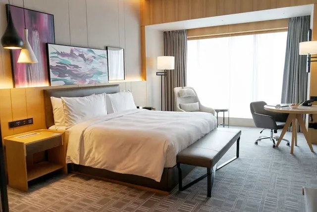 غرفة سوبيريور بسرير كينج، Radisson Hangzhou Qianjiang 3/5