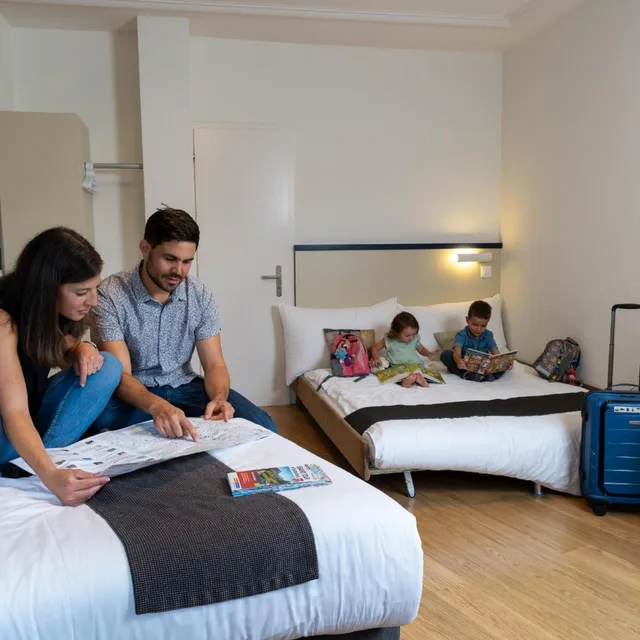 غرفة قياسية رباعية مع أريكة، Bristol Hotel Zurich 6/10