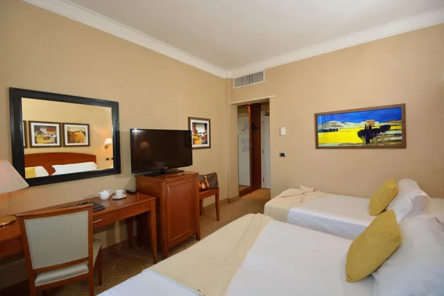 غرفة ثلاثية مع أريكة، LH Hotel Lloyd Rome 1/4