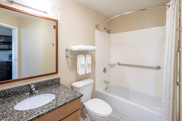 جناح استوديو بسرير كينج، Candlewood Suites Windsor Locks Bradley Arpt 3/3