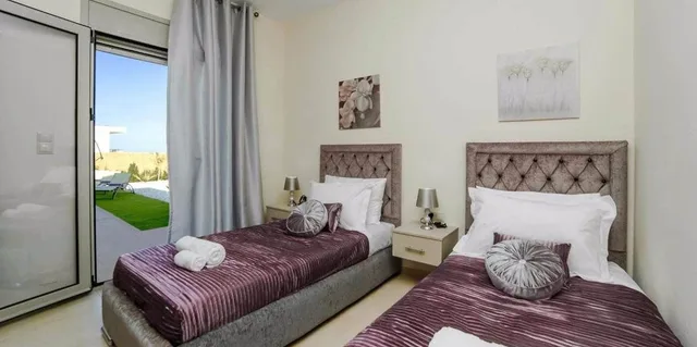 4 Bedrooms, 1 King and 2 Queen Beds, Sea View, Aroma Villas 3/8