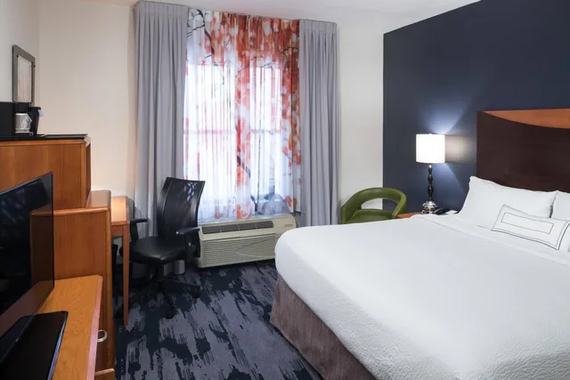 Room, King Bed, Bathtub, Accessible, Fairfield Inn And Suites Orlando At Seaworld 1/10