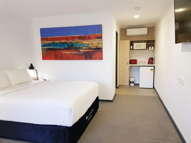 جناح جونيور، WILLIAM MACINTOSH MOTOR LODGE 1/4