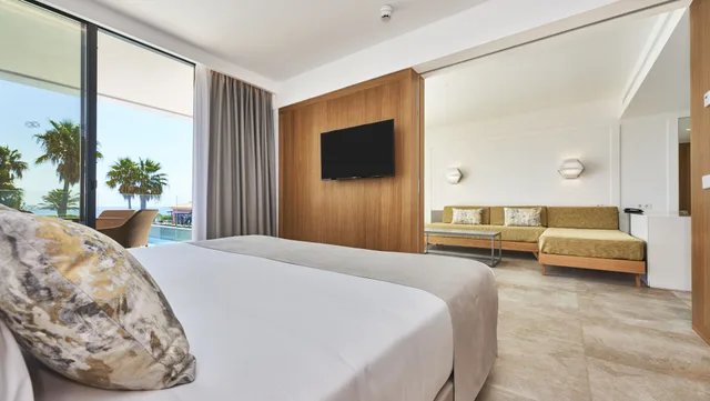 جناح بسرير كينج مع أريكة بمسبح خاص، Insotel Punta Prima Prestige Suites & Spa 2/6