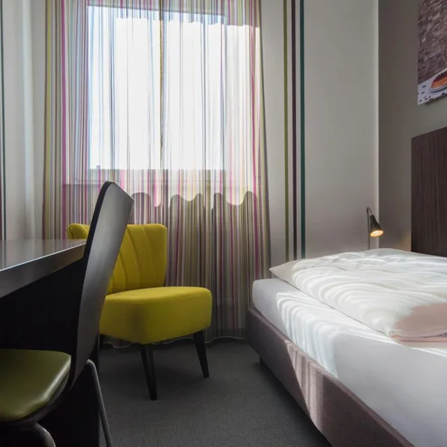 غرفة مفردة، GS Hotel 4/13