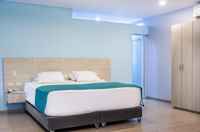جناح جونيور، Santorini Casablanca 3/4