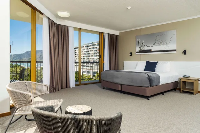 جناح سوبيريور بسريرين منفصلين وسرير كينج بشرفة، Pacific Hotel Cairns 8/10