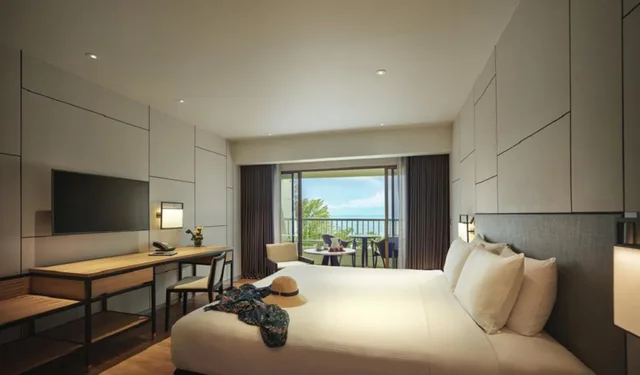 غرفة بريميير بسرير كينج بإطلالة على البحر، Parkroyal Penang Resort 2/3